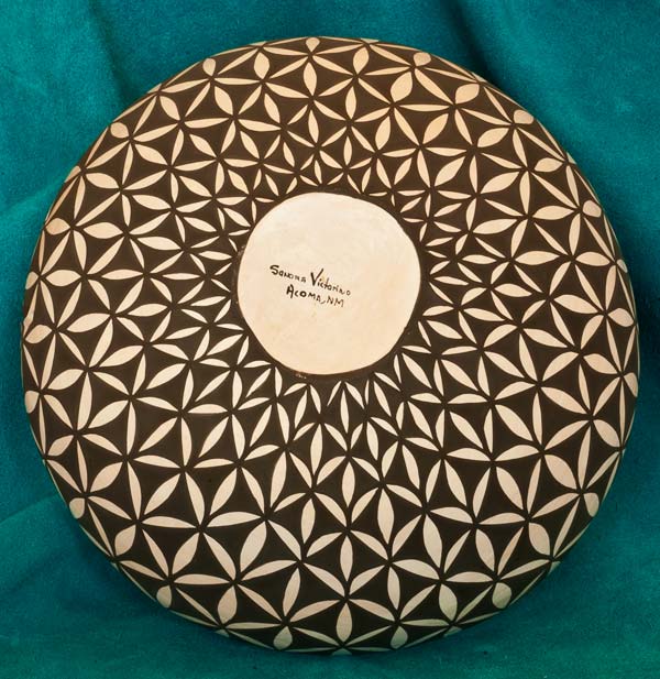 Sandra-Victorino-Acoma-Pottery-3a